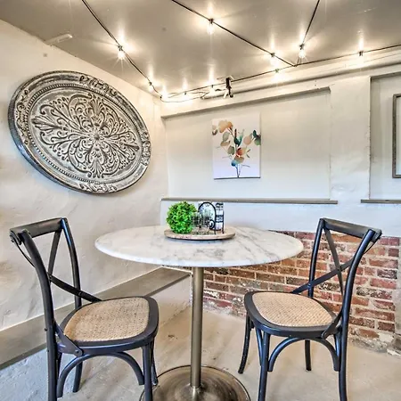 Cozy El Paso Studio With Patio About 5 Mi To Utep!